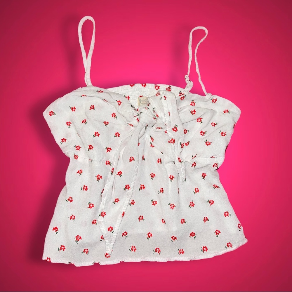 NEVER WORN BRANDY MELVILLE WHITE FLORAL EMBROIDERED FLOWY TANK WITH FRONT BOW